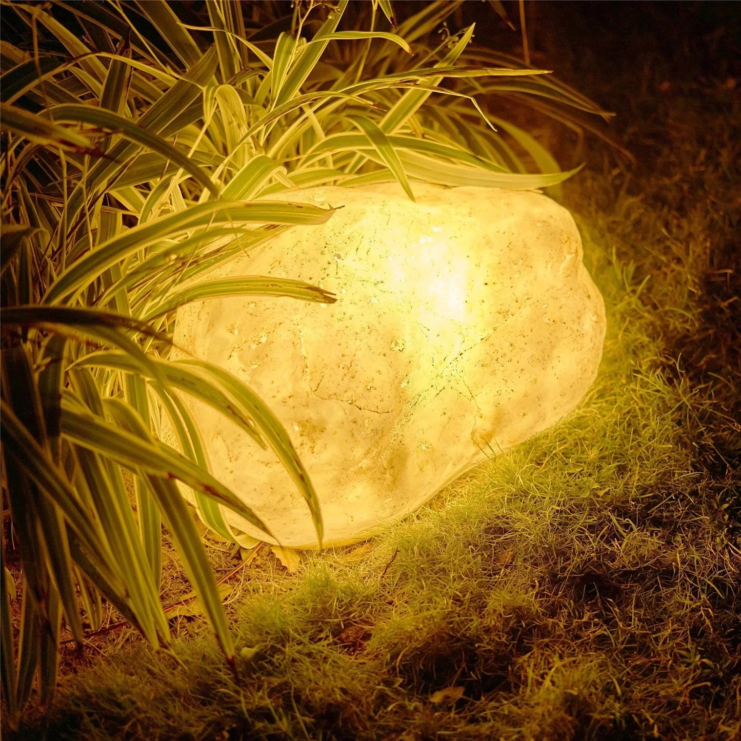Vibrant Stone Outdoor Lamp